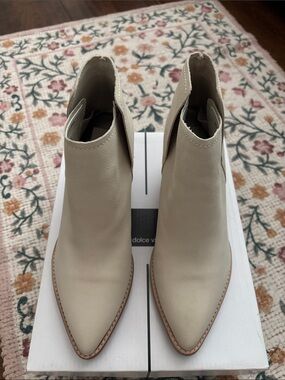 DOLCE VITA,Spade IvoryNubuck size 7.5
